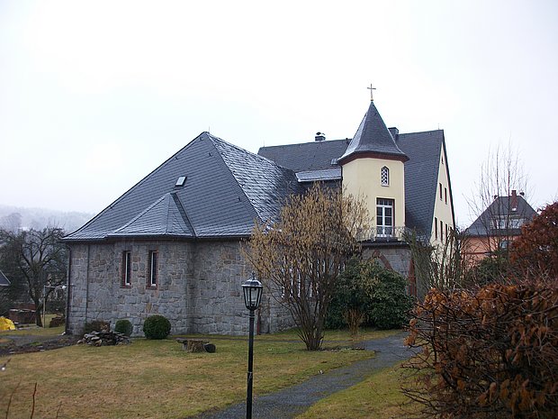 Christuskirche (Bockau) – © https://commons.wikimedia.org/wiki/User:Aagnverglaser – Lizenz: CC-BY-SA-4.0 <https://creativecommons.org/licenses/by-sa/4.0/deed.de> Christuskirche (Bockau) – © https://commons.wikimedia.org/wiki/User:Aagnverglaser – Lizenz: CC-BY-SA-4.0 <https://creativecommons.org/licenses/by-sa/4.0/deed.de>